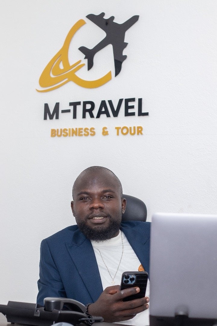 Alex Makazung, fondateur M-Travel — 780 visas obtenus